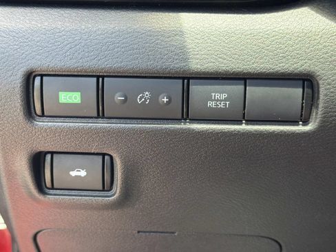 Used 2024 Nissan Sentra SV FWD image 17