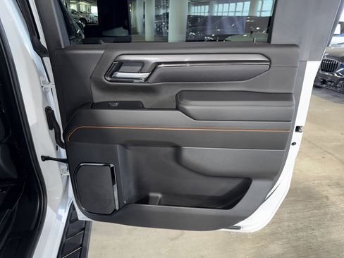 Used 2025 GMC Sierra 2500 AT4 w/ AT4 Premium Plus Package AWD/4WD image 11