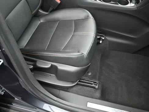 Used 2022 Chevrolet Equinox Premier FWD image 39