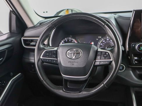 Used 2024 Toyota Highlander XLE image 13