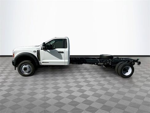 New 2025 Ford F550 4x4 Regular Cab Super Duty image 3