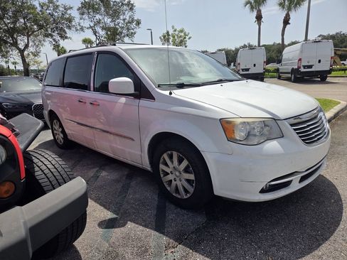 Used 2015 Chrysler Town & Country Touring w/ Driver Convenience Group FWD image 2