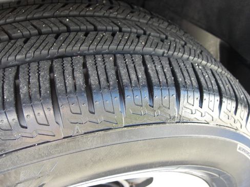 Used 2016 Toyota Highlander LE image 5