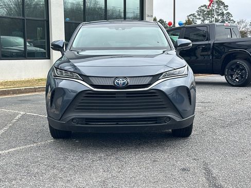 Used 2021 Toyota Venza LE image 2