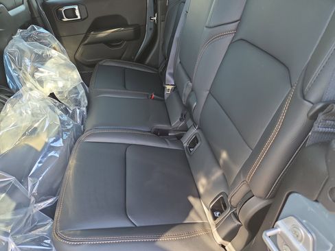 New 2026 Jeep Gladiator Sahara image 5