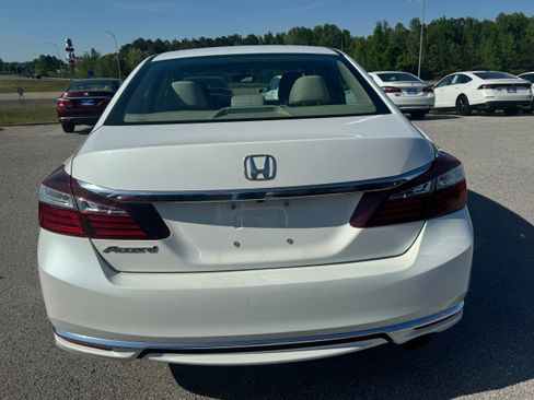 Used 2017 Honda Accord LX image 4