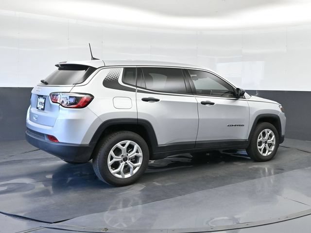 Used 2025 Jeep Compass Sport w/ Mopar Graphics Package AWD/4WD image 27