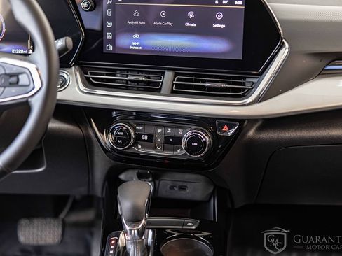 Used 2025 Chevrolet Trax LT w/ Driver Confidence Package FWD image 35