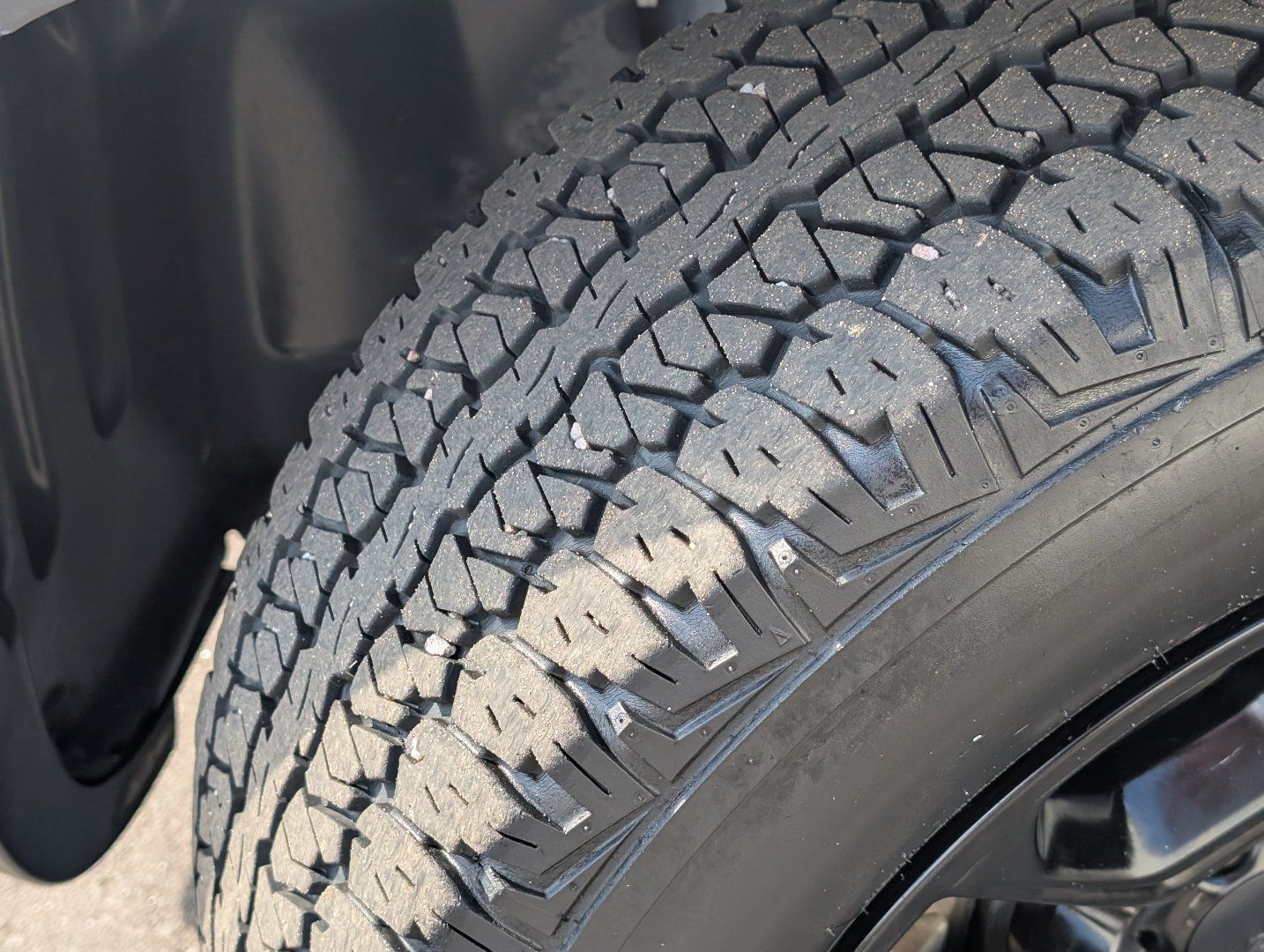 Used 2019 Jeep Cherokee Trailhawk w/ Cold Weather Group AWD/4WD image 9