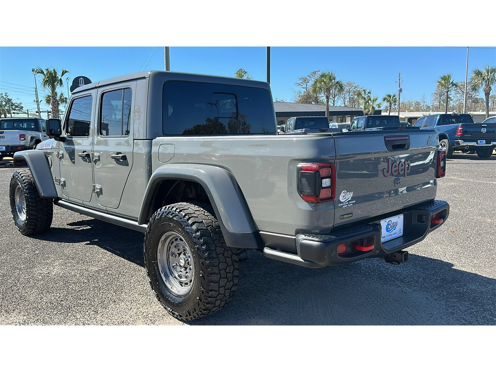 Used 2021 Jeep Gladiator Rubicon AWD/4WD image 4