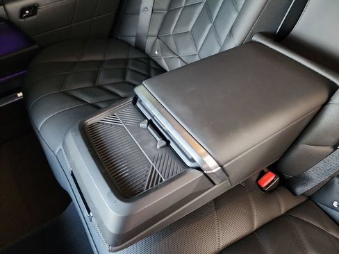 Used 2023 BMW 740i w/ Executive Package RWD image 41