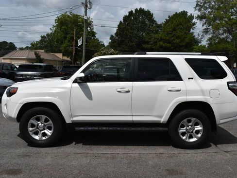 Used 2020 Toyota 4Runner SR5 AWD/4WD image 3