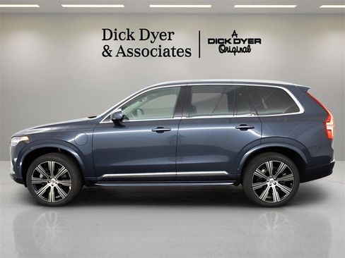 New 2025 Volvo XC90 T8 Plus w/ Protection Package Premier image 3