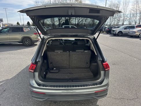 Certified 2023 Volkswagen Tiguan SE w/ Panoramic Sunroof Package image 10