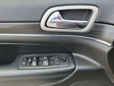 Used 2021 Jeep Grand Cherokee Limited image 24