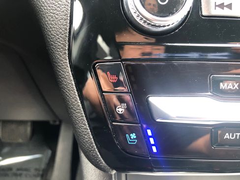 Used 2023 Ford Explorer Limited image 14