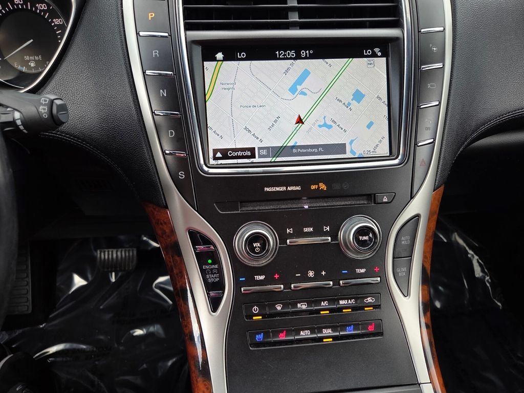 Used 2018 Lincoln MKX Reserve w/ Driver Assistance Package FWD image 24