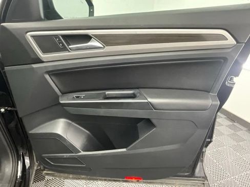 Used 2019 Volkswagen Atlas SEL R-Line AWD/4WD image 17