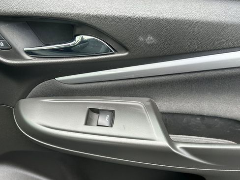 Used 2022 Chevrolet Bolt EUV LT w/ Driver Confidence Package image 21