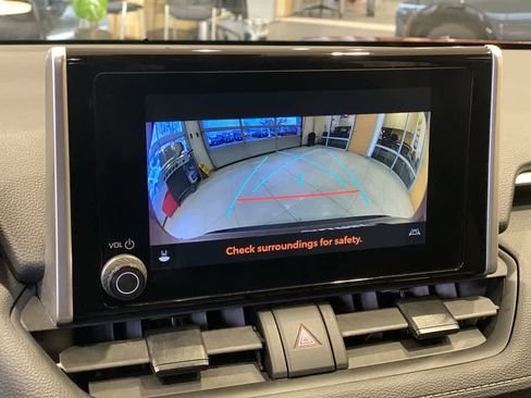 Used 2025 Toyota RAV4 XLE image 19