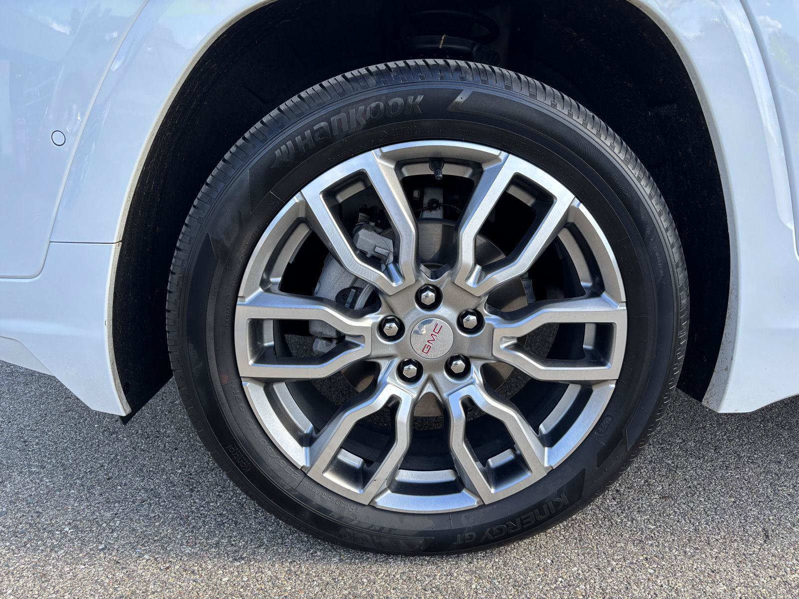 Used 2022 GMC Terrain Denali w/ Denali Premium Package AWD/4WD image 11