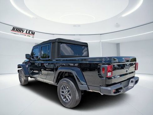 New 2025 Jeep Gladiator Sport image 5