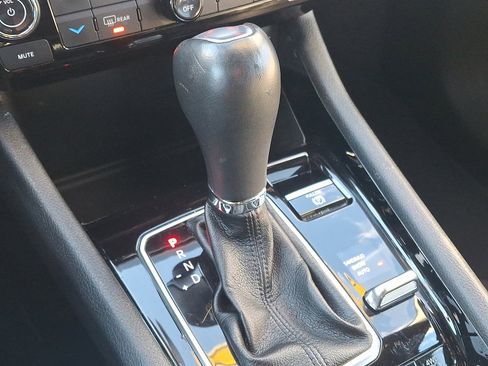 Certified 2024 Jeep Compass Limited image 14