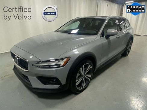 Certified 2025 Volvo V60 B5 Cross Country Plus image 1