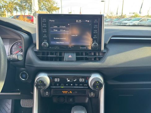 Used 2021 Toyota RAV4 XLE image 20