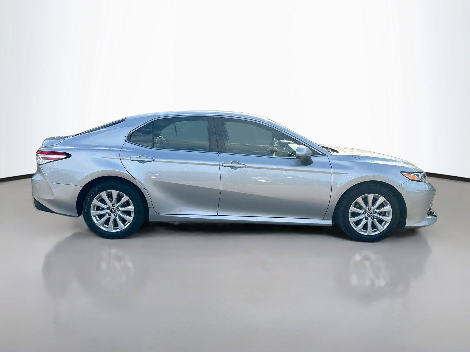 Used 2018 Toyota Camry LE FWD image 16