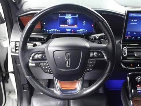 Used 2022 Lincoln Navigator Reserve image 18