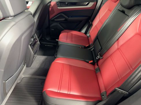 Used 2026 Porsche Cayenne image 15
