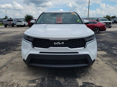 Used 2023 Kia Sorento LX AWD/4WD image 2