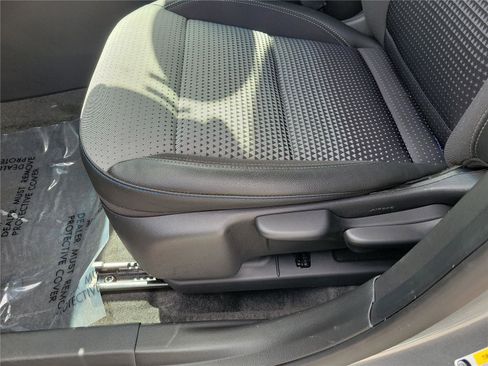 Used 2025 Chevrolet Trax LT w/ LT Convenience Package image 16