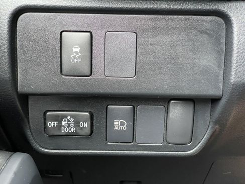 Used 2022 Toyota Tacoma SR w/ SR Convenience Package RWD image 28