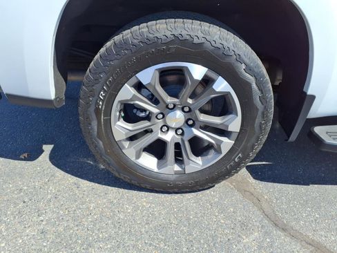 Used 2022 Chevrolet Silverado 1500 High Country w/ Technology Package image 9