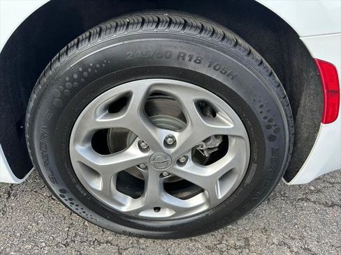 Certified 2023 Chrysler Pacifica Limited FWD image 37