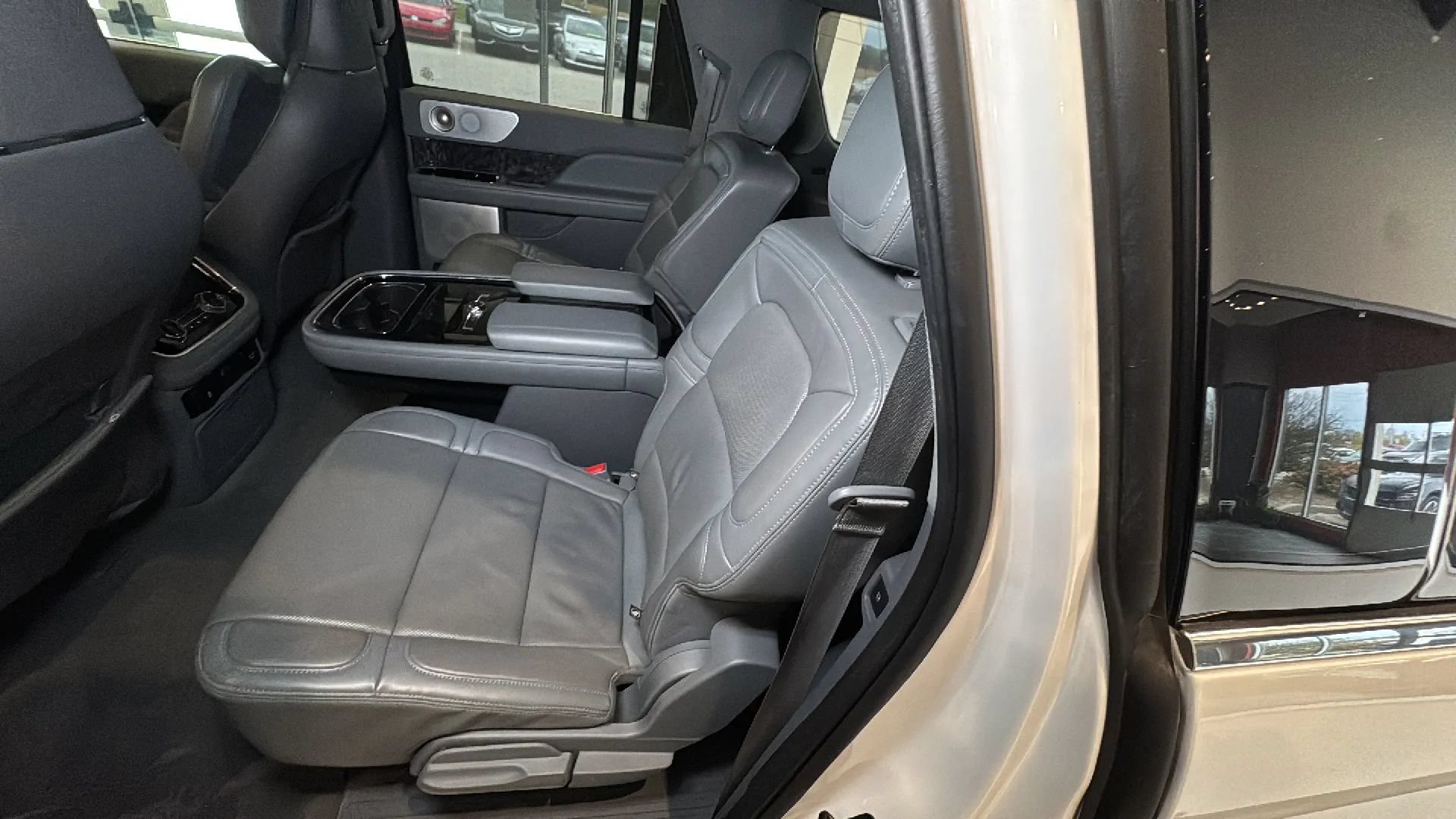 Used 2020 Lincoln Navigator L Reserve w/ Luxury Package AWD/4WD image 29