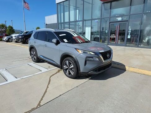 Used 2023 Nissan Rogue SL w/ SL Premium Package FWD image 2
