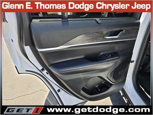 Certified 2023 Jeep Grand Cherokee Limited w/ Luxury Tech Group II image 25