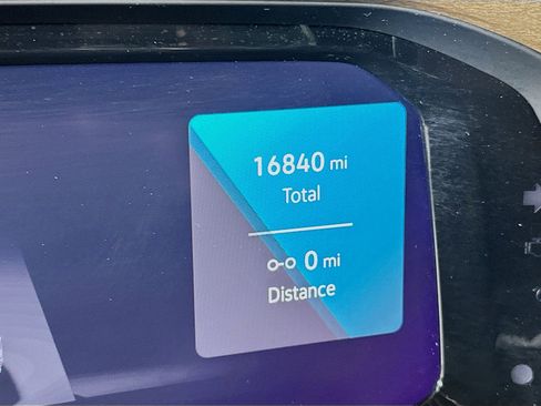 Used 2024 Volkswagen Atlas SE w/ Panoramic Sunroof Package FWD image 19
