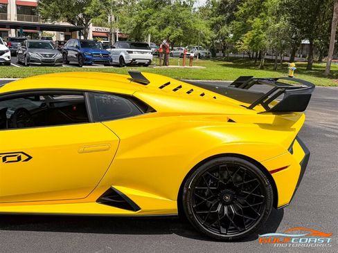 Used 2022 Lamborghini Huracan STO RWD image 38