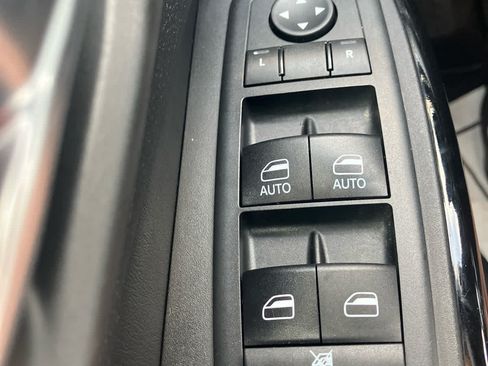 Used 2020 Jeep Cherokee Latitude Plus AWD/4WD image 12