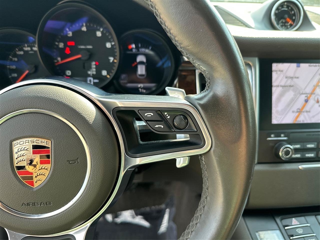 Used 2017 Porsche Macan AWD/4WD image 35