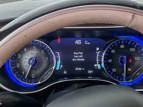 Used 2017 Chrysler Pacifica Limited w/ UConnect Theater Package image 12