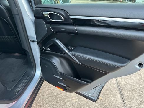 Used 2016 Porsche Cayenne image 19