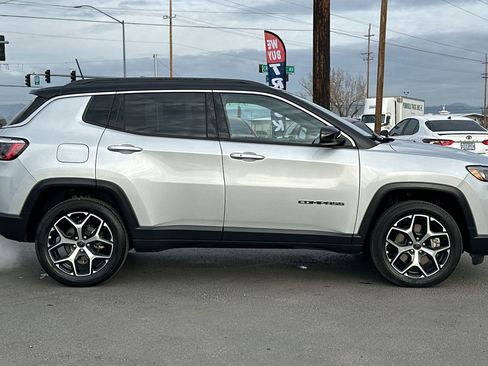 Used 2025 Jeep Compass Limited AWD/4WD image 3