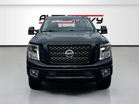 Used 2018 Nissan Titan PRO-4X w/ Pro-4x Convenience Package AWD/4WD image 2