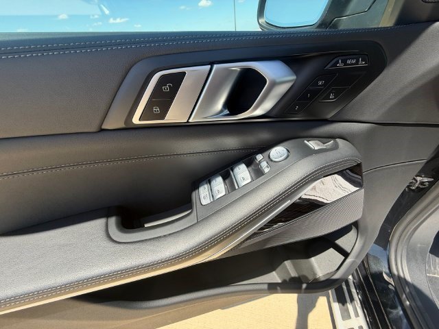 Used 2025 BMW X7 xDrive40i AWD/4WD image 11