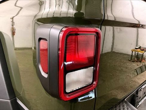 Used 2021 Jeep Gladiator Mojave w/ Cold Weather Group AWD/4WD image 28